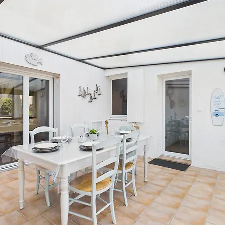 Jolie Maison Avec Jardin A 450m De La Pour 8 Holiday home