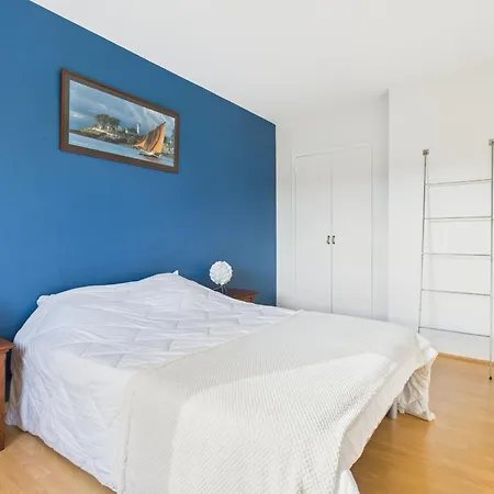 Holiday home Jolie Maison Avec Jardin A 450m De La Pour 8 *