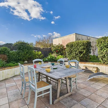 Jolie Maison Avec Jardin A 450m De La Pour 8