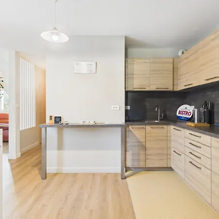 Jolie Maison Avec Jardin A 450m De La Pour 8 Holiday home *