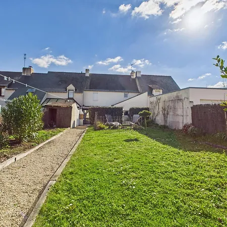 Jolie Maison Avec Jardin A 450m De La Pour 8 Ferienhaus *