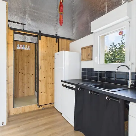 Jolie Maison Avec Jardin A 450m De La Pour 8 Ferienhaus *