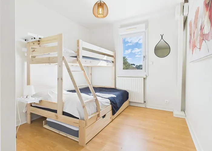 펜션 Jolie Maison Avec Jardin A 450m De La Pour 8