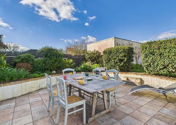 Jolie Maison Avec Jardin A 450m De La Pour 8