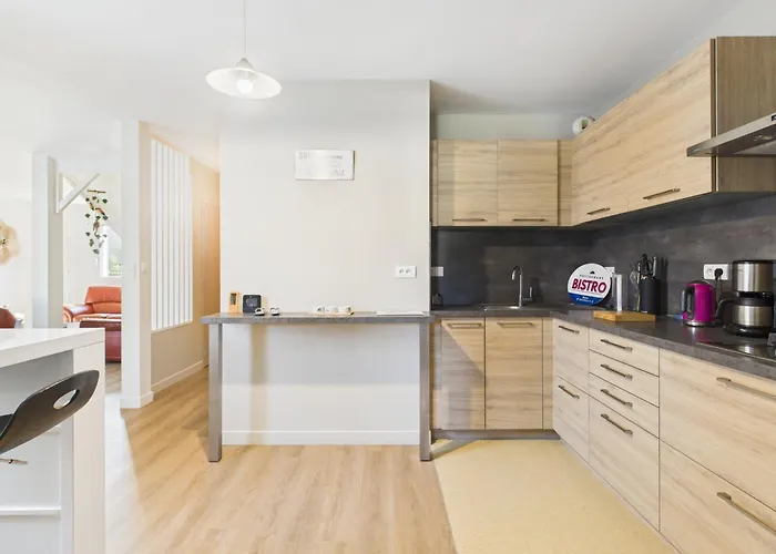 Jolie Maison Avec Jardin A 450m De La Pour 8 펜션 *